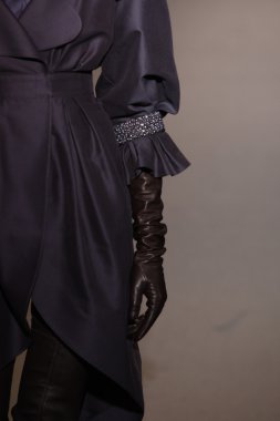 Paris, Fransa - 6 Mart: manken sırasında andrew pist yürür gn hazır giyim sonbahar kış 2011 2012 show paris moda haftası sırasında 6 Mart 2011 de paris, Fransa