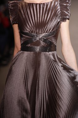 Paris, Fransa - 6 Mart: manken sırasında andrew pist yürür gn hazır giyim sonbahar kış 2011 2012 show paris moda haftası sırasında 6 Mart 2011 de paris, Fransa