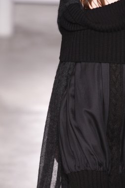 Paris, Fransa - 29 Şubat: Sonbahar Kış 2011 show 29 Şubat 2012 de paris, Fransa paris moda haftası olarak giymeye hazır atsuro tayama sırasında pist model yürür