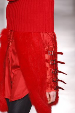 Paris, Fransa - 29 Şubat: Sonbahar Kış 2011 show 29 Şubat 2012 de paris, Fransa paris moda haftası olarak giymeye hazır atsuro tayama sırasında pist model yürür