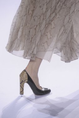 Paris, Fransa - Mart 07: espace ephemere tuileries adlı 7 Mart 2011 de paris, Fransa sonbahar kış 2011 2012 show paris moda haftası sırasında giymeye hazır chloe sırasında pist model yürür