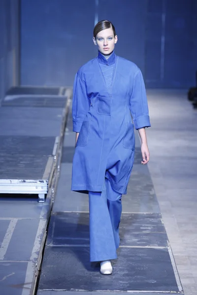 A model walks the runway during the Aganovich Ready to Wear Autumn Winter 2011 2012 show during Paris Fashion Week at Palais De Tokyo on March 1, 2011 in Paris, France — Stock Photo, Image