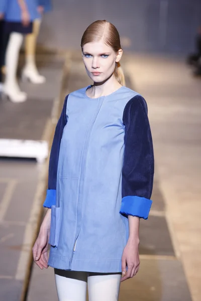 A model walks the runway during the Aganovich Ready to Wear Autumn Winter 2011 2012 show during Paris Fashion Week at Palais De Tokyo on March 1, 2011 in Paris, France — Stock Photo, Image