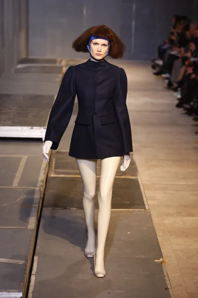 A model walks the runway during the Aganovich Ready to Wear Autumn Winter 2011 2012 show during Paris Fashion Week at Palais De Tokyo on March 1, 2011 in Paris, France — Stock Photo, Image