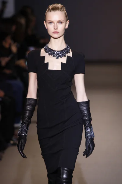 PARIS, FRANCE - MARCH 6: A model walks the runway during the Andrew GN Ready to Wear Autumn Winter 2011 2012 show during Paris Fashion Week on March 6, 2011 in Paris, France — Stock Photo, Image