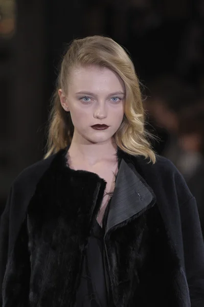 PARIS, FRANCE - MARCH 02: A model walks the runway during the Anne Valerie Hash Ready to Wear Fall Winter 2011 show as part of the Paris Fashion Week on March 02, 2012 in Paris, France — Stock Photo, Image