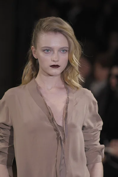 PARIS, FRANCE - MARCH 02: A model walks the runway during the Anne Valerie Hash Ready to Wear Fall Winter 2011 show as part of the Paris Fashion Week on March 02, 2012 in Paris, France — Stock Photo, Image