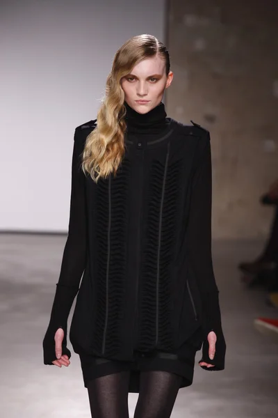 PARIS, FRANCE - FEBRUARY 29: A model walks the runway during the Atsuro Tayama Ready to Wear Fall Winter 2011 show as part of the Paris Fashion Week on February 29, 2012 in Paris, France — Stock Photo, Image