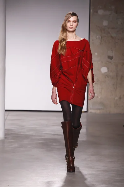 PARIS, FRANCE - FEBRUARY 29: A model walks the runway during the Atsuro Tayama Ready to Wear Fall Winter 2011 show as part of the Paris Fashion Week on February 29, 2012 in Paris, France — Stock Photo, Image