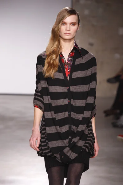 PARIS, FRANCE - FEBRUARY 29: A model walks the runway during the Atsuro Tayama Ready to Wear Fall Winter 2011 show as part of the Paris Fashion Week on February 29, 2012 in Paris, France — Stock Photo, Image