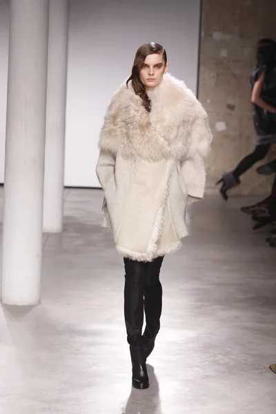 PARIS, FRANCE - FEBRUARY 29: A model walks the runway during the Atsuro Tayama Ready to Wear Fall Winter 2011 show as part of the Paris Fashion Week on February 29, 2012 in Paris, France — Stock Photo, Image