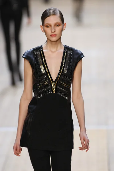 PARIS, FRANCE - MARCH 03: A model walks runway during the Barbara Bui Ready to Wear Autumn Winter 2011 2012 show during Paris Fashion Week at Pavillon Concorde on March 3, 2011 in Paris, France. — Stock Photo, Image