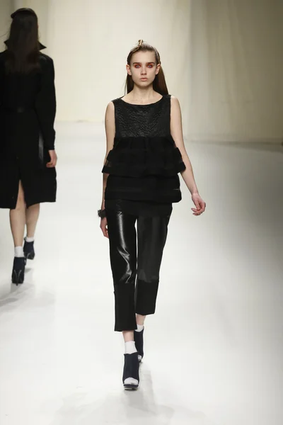 PARIS, FRANCE - MARCH 07: A model walks the runway during the Comuun Ready to Wear Autumn Winter 2011 2012 show during Paris Fashion Week on March 7, 2011 in Paris, France — Stock Photo, Image