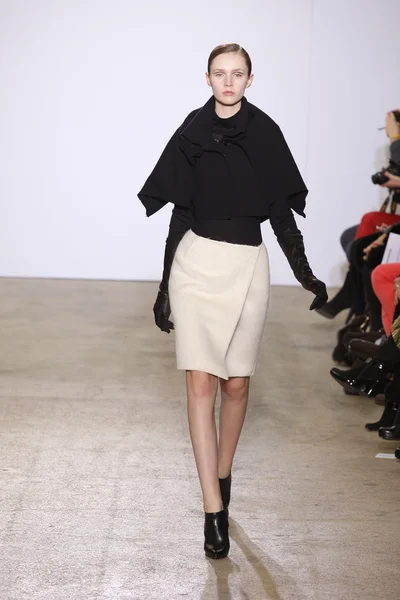 PARIS, FRANCE - MARCH 06: A model walks the runway at the Costume National fashion show during Paris Fashion Week on March 6, 2011 in Paris, France — Stock Photo, Image