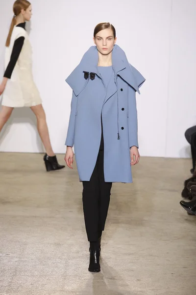 PARIS, FRANCE - MARCH 06: A model walks the runway at the Costume National fashion show during Paris Fashion Week on March 6, 2011 in Paris, France — Stock Photo, Image