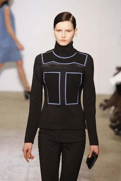 PARIS, FRANCE - MARCH 06: A model walks the runway at the Costume National fashion show during Paris Fashion Week on March 6, 2011 in Paris, France — Stock Photo, Image