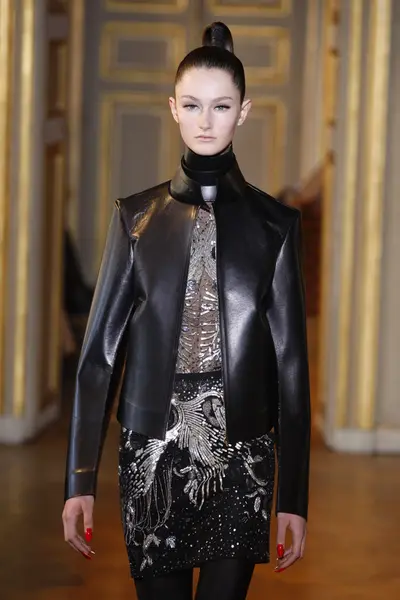 PARIS - MARCH 08: A model walks the runway during the Emmanuel Ungaro Ready to Wear show as part of the Paris Womenswear Fashion Week Fall Winter 2011 at Hotel Westin on March 8, 2010 in Paris, France — Stock Photo, Image