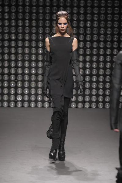 PARIS, FRANCE - MARCH 02: A model walks the runway during the Gareth Pugh Ready to Wear Fall Winter 2011 show as part of the Paris Fashion Week on March 02, 2011 — Stock Photo, Image