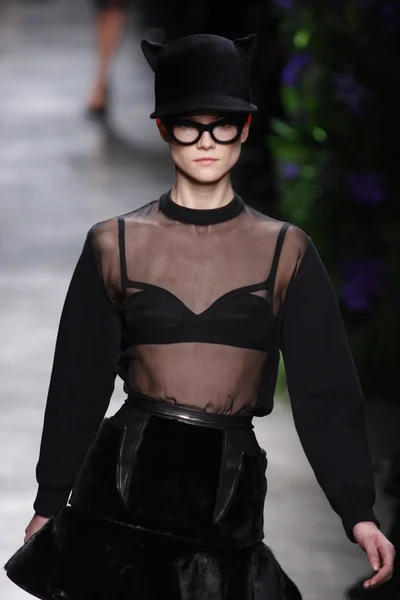 PARIS, FRANCE - MARCH 06: A model walks the runway at the Givenchy fashion show during Paris Fashion Week on March 6, 2011 in Paris, France. — Stock Photo, Image