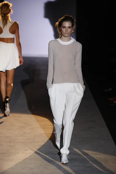 PARIS, FRANCE -MARCH 06: A model walks the runway during the Hakaan Ready to Wear Fall Winter 2011 show as part of the Paris Fashion Week on March 06, 2012 in Paris, France. — Stock Photo, Image