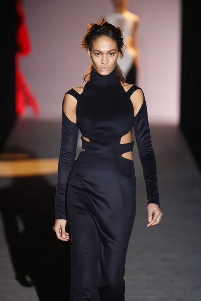 PARIS, FRANCE - MARCH 01: A model walks the runway at the Hakaan Fall Winter 2011-12 fashion show during Paris Fashion Week on March 1, 2011 in Paris, France. — Stock Photo, Image