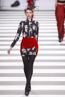 Jean-charles de castelbajac paris moda haftası