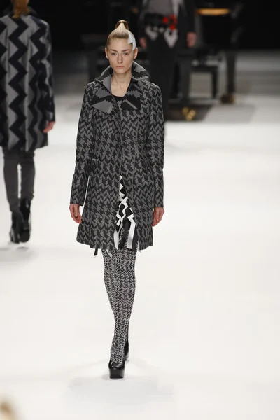 Issey miyake - Parijs modeweek — Stockfoto