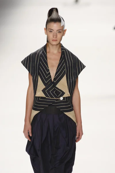 Issey miyake - Parijs modeweek — Stockfoto