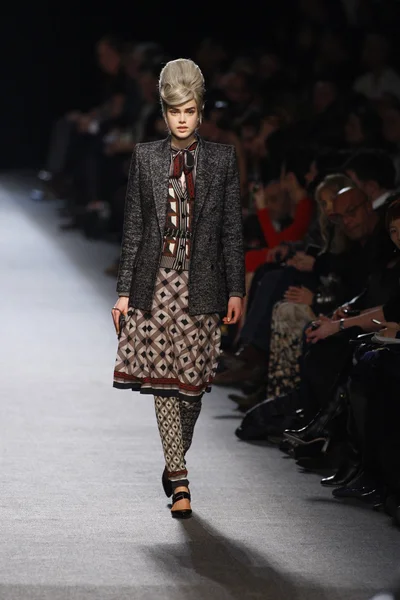 PARIS, FRANCE - MARCH 05: A model walks the runway at the Jean Paul Gaultier fashion show during Paris Fashion Week on March 5, 2011 in Paris, France. — Stock Photo, Image