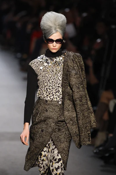 PARIS, FRANCE - MARCH 05: A model walks the runway at the Jean Paul Gaultier fashion show during Paris Fashion Week on March 5, 2011 in Paris, France. — Stock Photo, Image