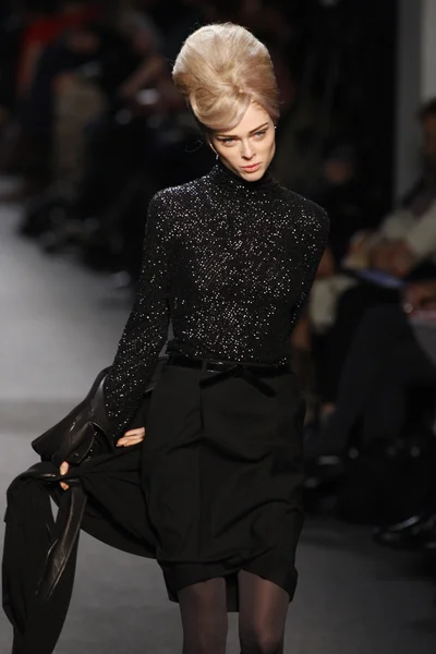 PARIS, FRANCE - MARCH 05: A model walks the runway at the Jean Paul Gaultier fashion show during Paris Fashion Week on March 5, 2011 in Paris, France. — Stock Photo, Image