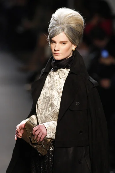 PARIS, FRANCE - MARCH 05: A model walks the runway at the Jean Paul Gaultier fashion show during Paris Fashion Week on March 5, 2011 in Paris, France. — Stock Photo, Image