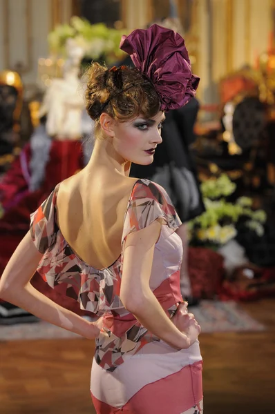 PARIS, FRANCE - MARCH 06: A model walks the runway at the John Galliano fashion show during Paris Fashion Week on March 6, 2011 in Paris, France. — Stock Photo, Image