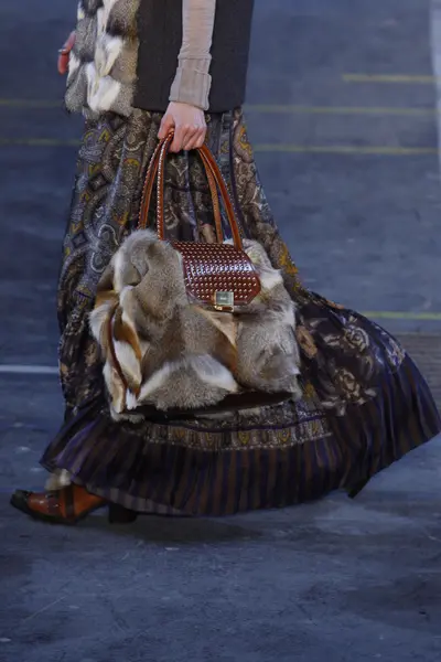 PARIS, FRANCE - MARCH 06: A model walks the runway at the Kenzo fashion show during Paris Fashion Week on March 6, 2011 in Paris, France. — Stock Photo, Image