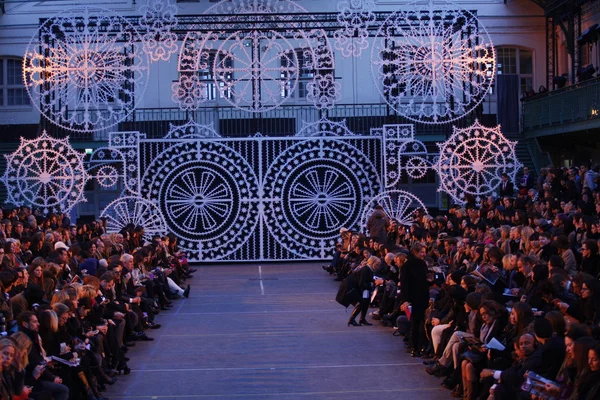 PARIS, FRANCE - MARCH 06: A model walks the runway at the Kenzo fashion show during Paris Fashion Week on March 6, 2011 in Paris, France. — Stock Photo, Image