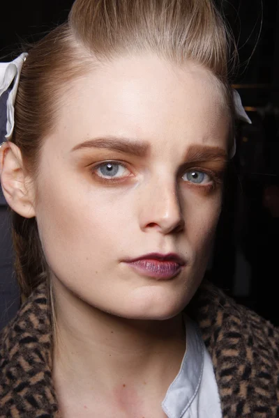 PARIS, FRANCE - MARCH 06: A model gets ready backstage at the Kenzo fashion show during Paris Fashion Week on March 6, 2011 in Paris, France. — Stock Photo, Image