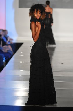 Los angeles - 16 Ekim: model yürür pist de tüm aboard - söylenmemiş iç çamaşırı moda gösterisi için los angeles moda haftası 16 Ekim 2012 ilkbahar yaz 2013 los ageles, ca