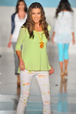 Los angeles - 16 Ekim: model yürür pist de tüm aboard - söylenmemiş iç çamaşırı moda gösterisi için los angeles moda haftası 16 Ekim 2012 ilkbahar yaz 2013 los ageles, ca