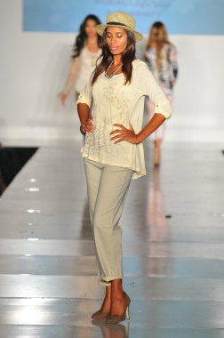 Los angeles - 16 Ekim: model yürür pist de tüm aboard - söylenmemiş iç çamaşırı moda gösterisi için los angeles moda haftası 16 Ekim 2012 ilkbahar yaz 2013 los ageles, ca