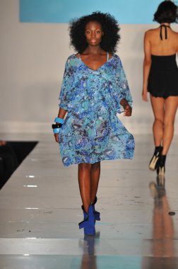 Los angeles - 16 Ekim: model yürür pist de tüm aboard - söylenmemiş iç çamaşırı moda gösterisi için los angeles moda haftası 16 Ekim 2012 ilkbahar yaz 2013 los ageles, ca