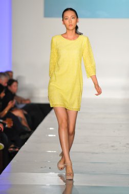 Los angeles - 16 Ekim: model yürür pist de tüm aboard johnny oldu 16 Ekim 2012 tarihinde los angeles moda haftasında defile için ss 2013 los ageles, ca