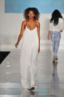 Los angeles - 16 Ekim: model yürür pist de tüm aboard johnny oldu 16 Ekim 2012 tarihinde los angeles moda haftasında defile için ss 2013 los ageles, ca