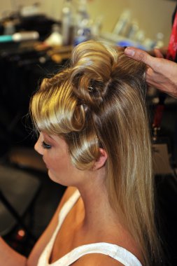 Los angeles - 19 Ekim: model kuliste yüzmek defile için hazır olsun günbatımı gower studios adlı 19 Ekim 2012 tarihinde los angeles moda hafta sonu boyunca los ageles ca