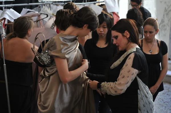 LOS ANGELES - OCTOBER 18: Model gets ready for Fashion Show during Style Fashion Week at Vibiana, 214 S. Main Street on October 18, 2012 in Los Ageles, CA — Stock Photo, Image