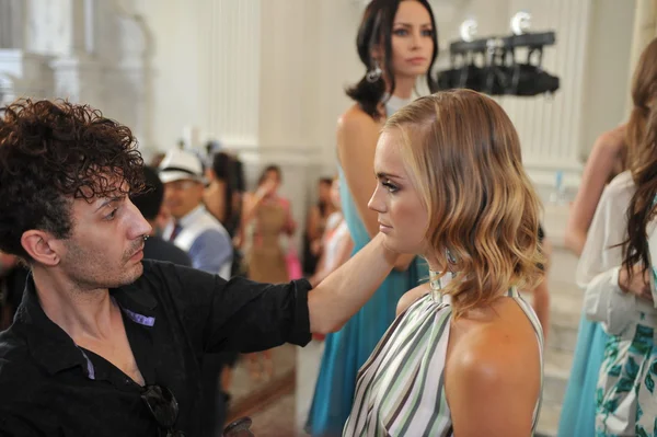 LOS ANGELES - OCTOBER 18: Model gets ready for Fashion Show during Style Fashion Week at Vibiana, 214 S. Main Street on October 18, 2012 in Los Ageles, CA — Stock Photo, Image