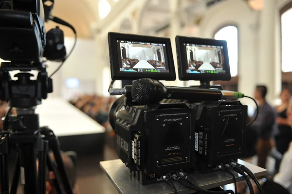 Los angeles - 18 Ekim: video kameralar hazır vibiana, 214 s. ana cadde üzerinde 18 Ekim 2012 yılında los ageles, stil moda haftası sırasında defile için ca