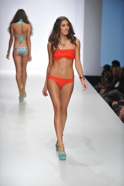 LOS ANGELES - OCTOBER 19: Model walks runway at the Amelia Swimwear Fashion Show for SS 2013 at Sunset Gower Studios during Los Angeles Fashion Weekend on October 19, 2012 in Los Ageles, CA — Stock Photo, Image