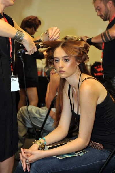 LOS ANGELES - OCTOBER 19: Model get ready backstage for Swim Fashion Show at Sunset Gower Studios during Los Angeles Fashion Weekend on October 19, 2012 in Los Ageles, CA — Stock Photo, Image