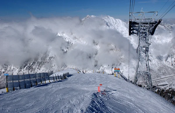 Spettacolare vista sulle montagne dalla stazione sciistica Snowbird nello Utah, USA — Foto Stock