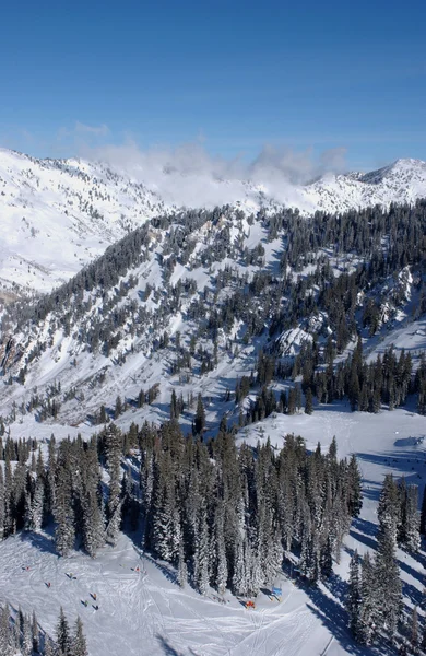 Espectacular vista a las montañas desde la estación de esquí Snowbird en Utah, EE.UU. — Foto de Stock